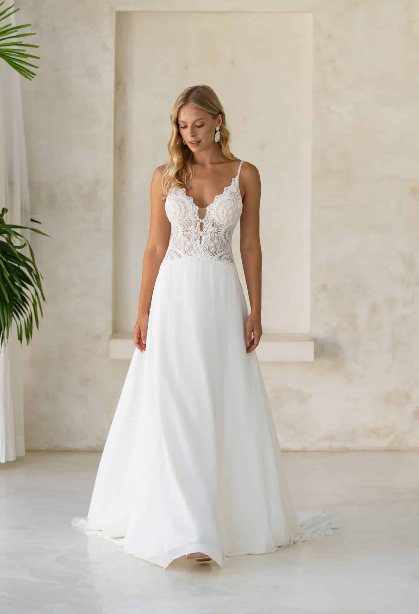 Brautkleid mit Spaghetti-Trägern und schlichten Rock